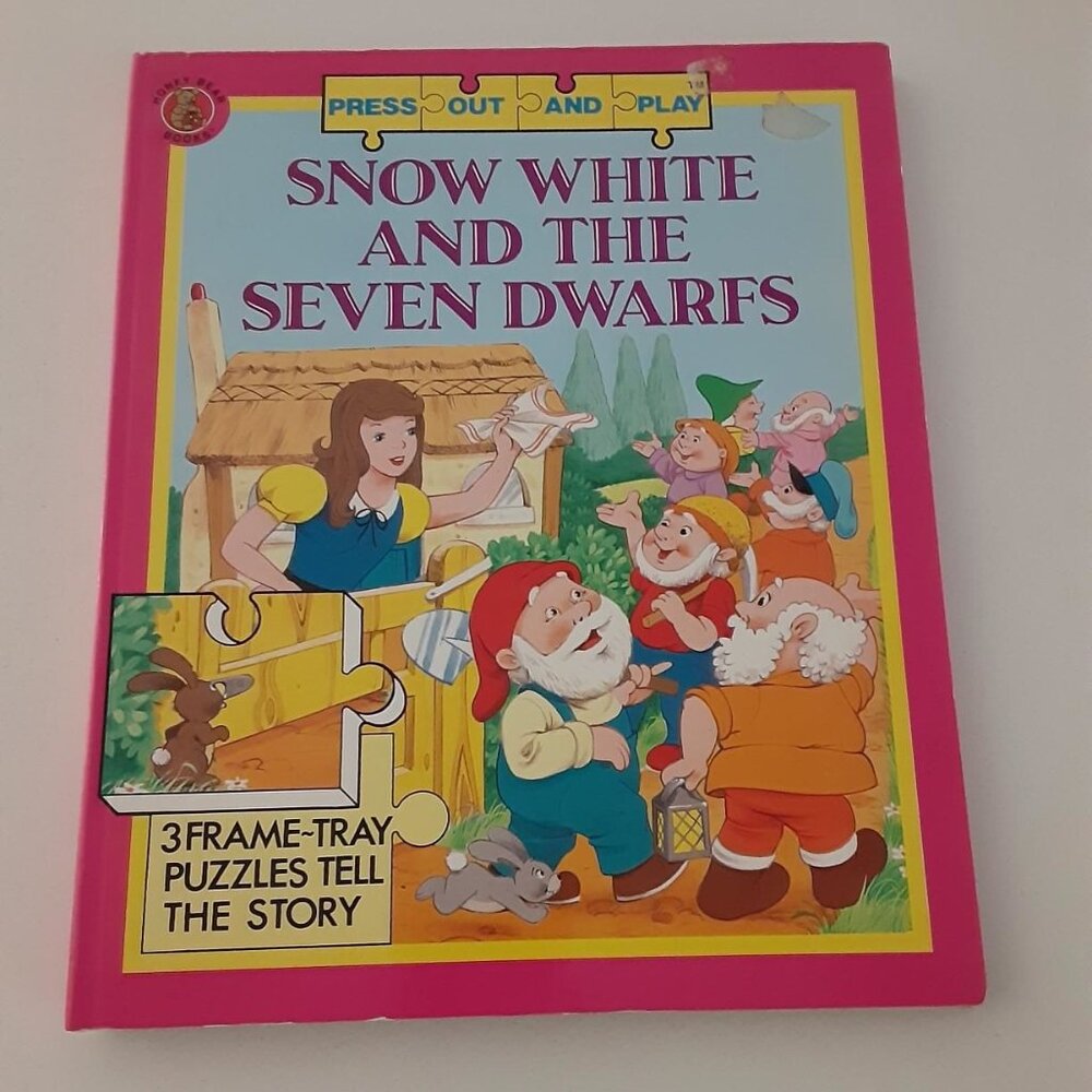 Snow White Press out and Play PUZZLE BOOK